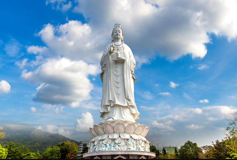 Quang cảnh Chùa Linh Ứng